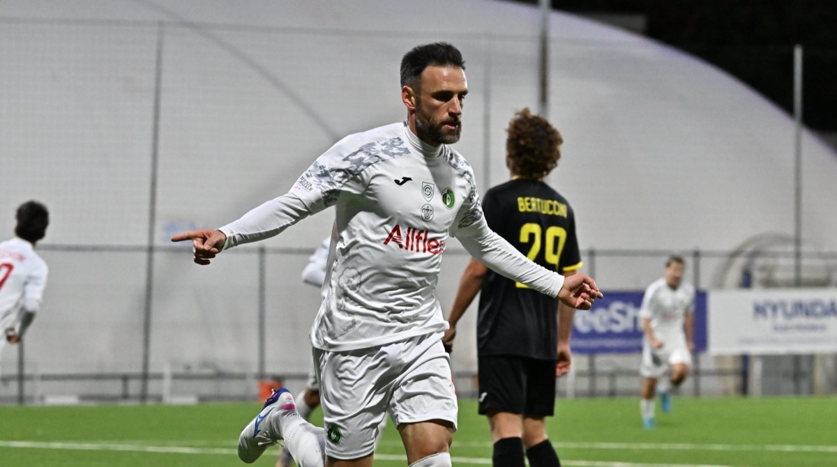 ©FSGC | Stefano Scappini esulta dopo il 2-1: suo il gol decisivo per la Virtus che vale la vetta