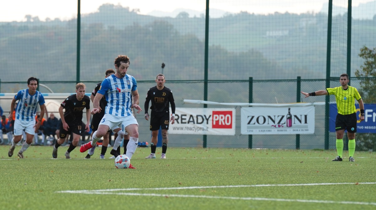 ©FSGC/Mularoni | Badalassi segna e sbaglia dal dischetto: Juvenes-Dogana - Tre Penne finisce 1-1