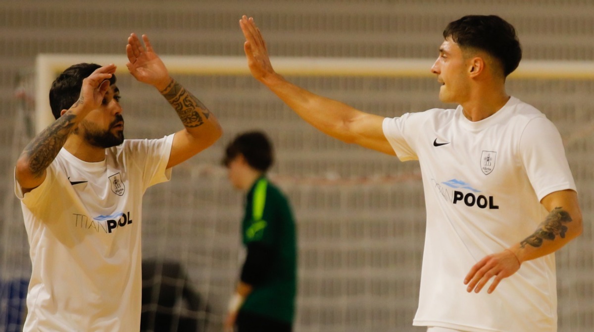 ©FSGC/Pierini | Raschi (a sinistra) si complimenta con Pellegrini, autore di una tripletta