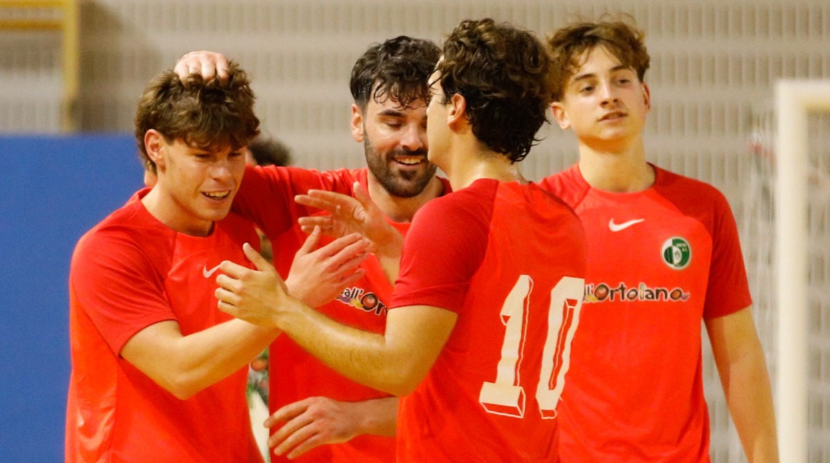 ©FSGC/Pierini | Belloni e Pasqualini esultano insieme a Mularoni, altro marcatore della Virtus nella sfida col Cosmos